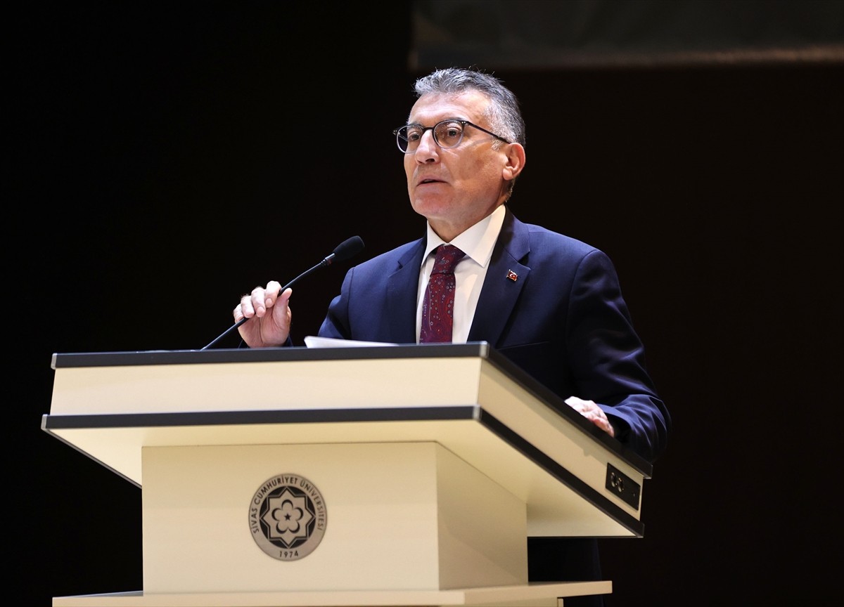 AK Parti TBMM Grup Başkanı Abdullah Güler (sol 4) ve TBMM AK Parti Grup Başkanvekili Bahadır...