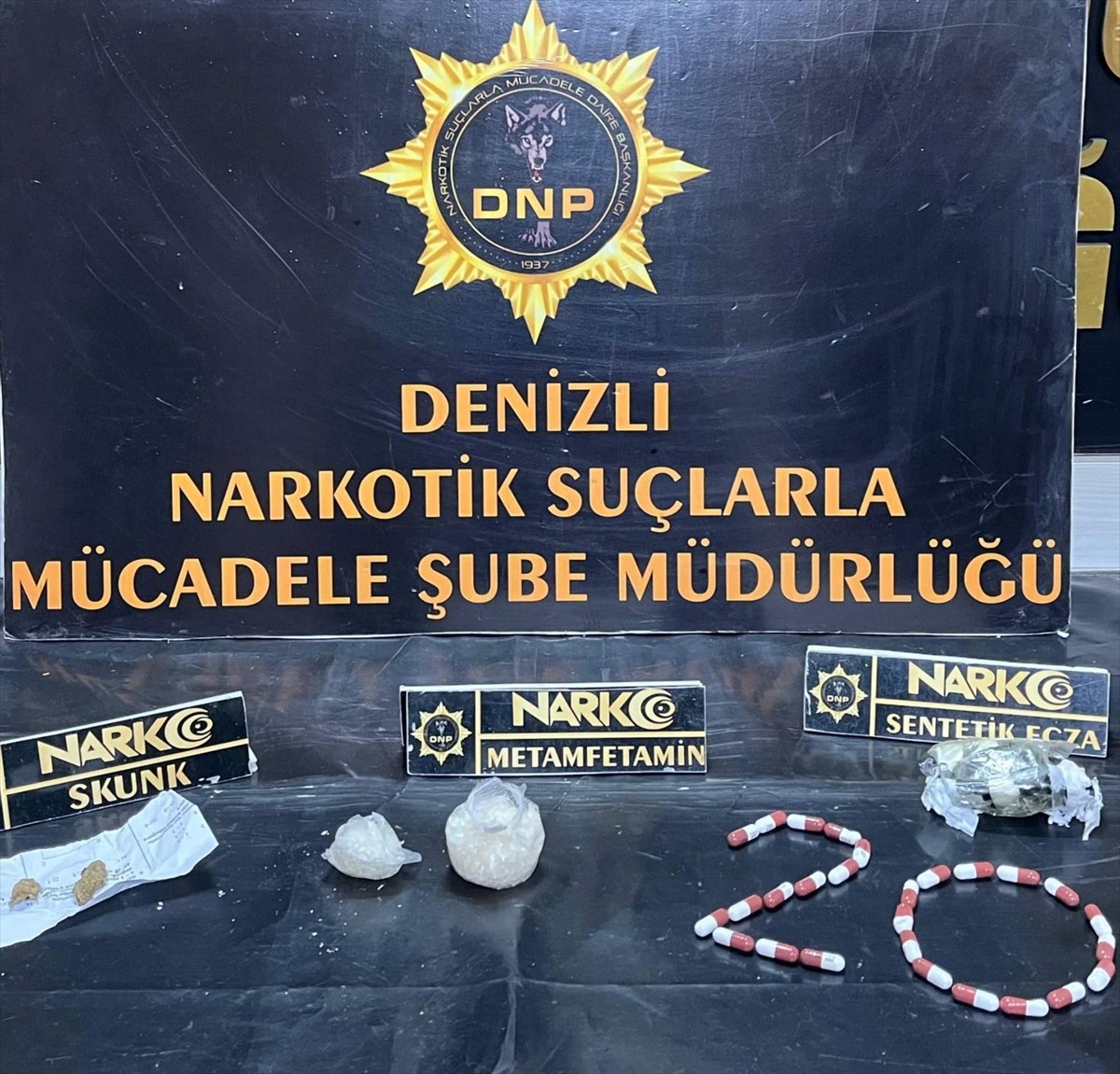 Denizli'de düzenlenen uyuşturucu operasyonunda gözaltına alınan 3 şüpheli tutuklandı. Aramalarda...