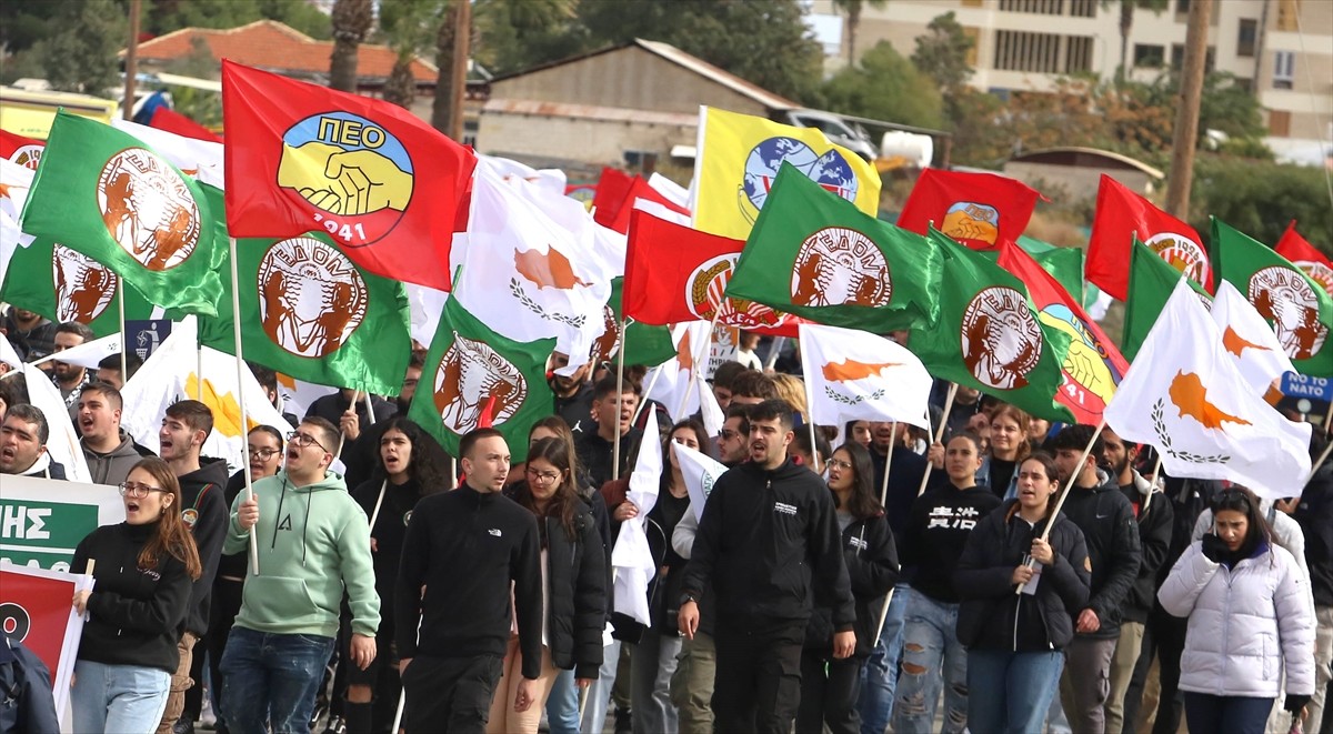 Güney Kıbrıs Rum Yönetimi'nin (GKRY) Larnaka kentinde ABD'nin askeri varlığı protesto...