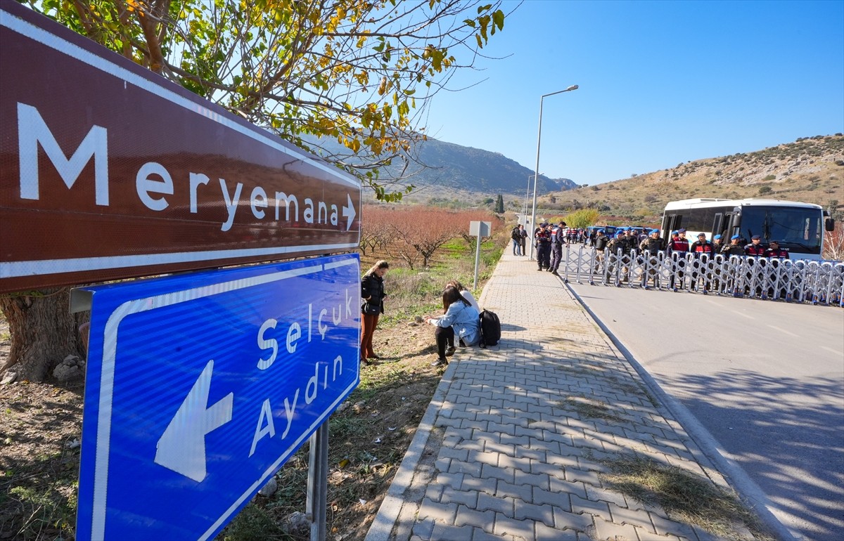 İzmir'in Selçuk ilçesindeki Meryemana Evi'nde bulunan otopark işletmesinin belediyeden alınmasına...