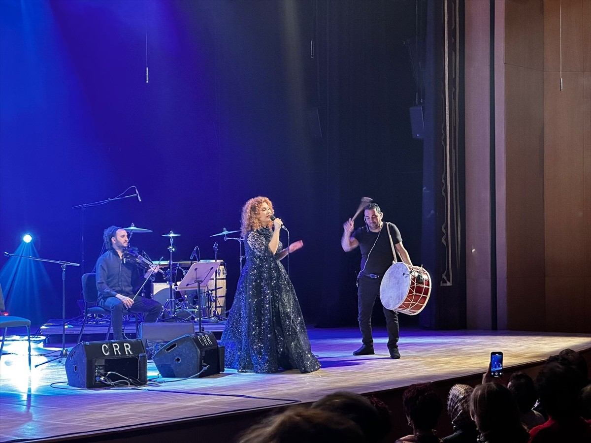 Suriyeli müzisyen Lena Chamamyan, İstanbul Büyükşehir Belediyesi (İBB) Cemal Reşit Rey Konser...