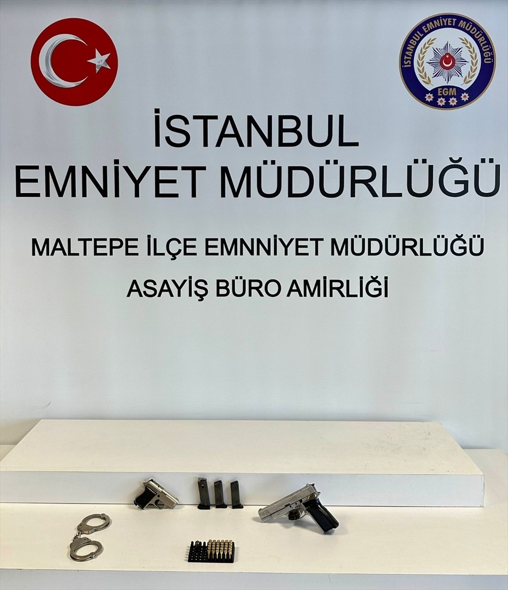 Maltepe'de, tartıştığı kişileri silahla tehdit ettiği öne sürülen şüpheli gözaltına alındı....