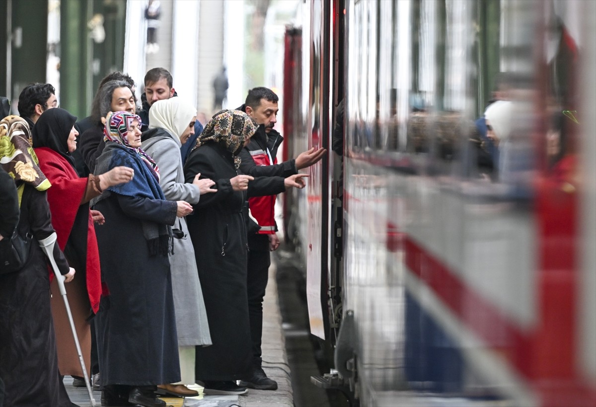 "Turistik Tuz Ekspresi Engelleri Kaldırmak İçin Sefere Çıkıyor Projesi" treni, Ankara Gar'dan...