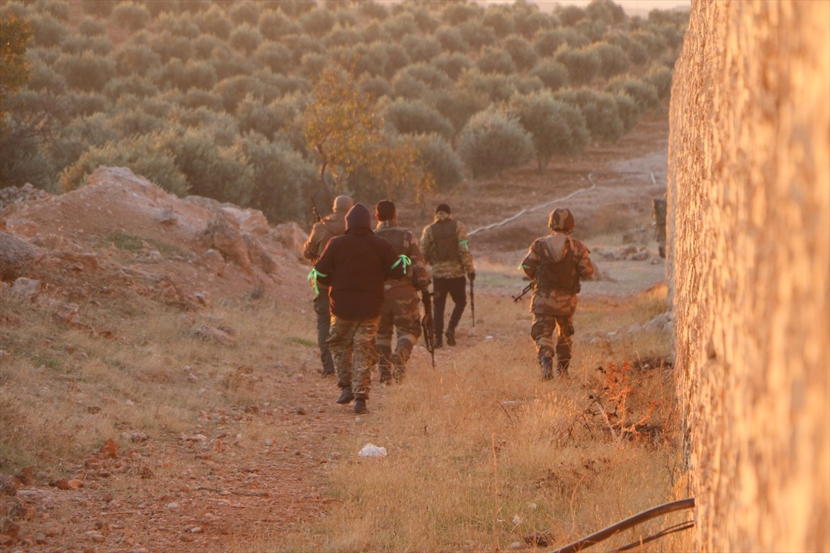 Suriye Milli Ordusu (SMO), terör örgütü PKK/YPG'nin Tel Rıfat ile Suriye'nin kuzeydoğusu arasında...