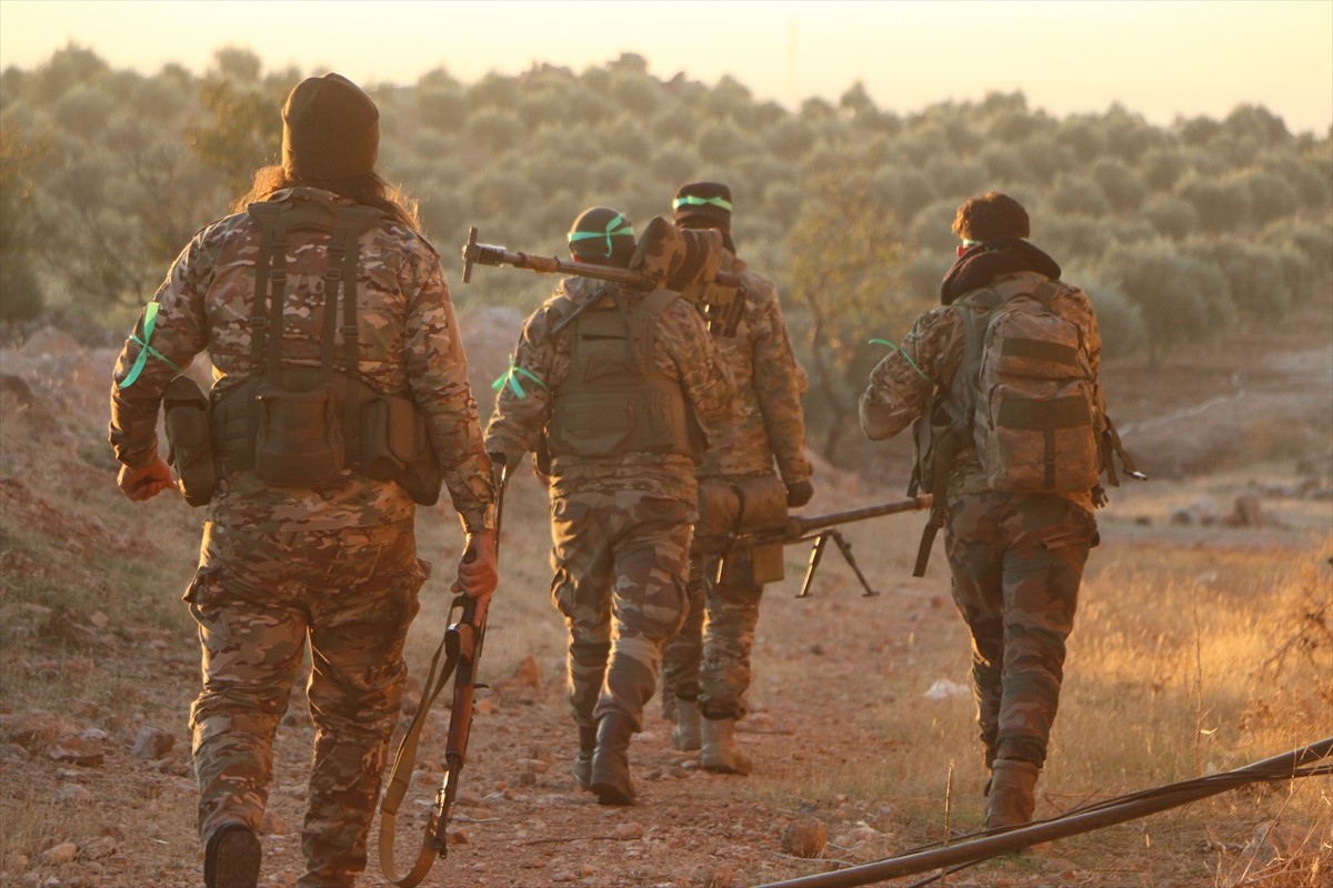 Suriye Milli Ordusu (SMO), terör örgütü PKK/YPG'nin Tel Rıfat ile Suriye'nin kuzeydoğusu arasında...