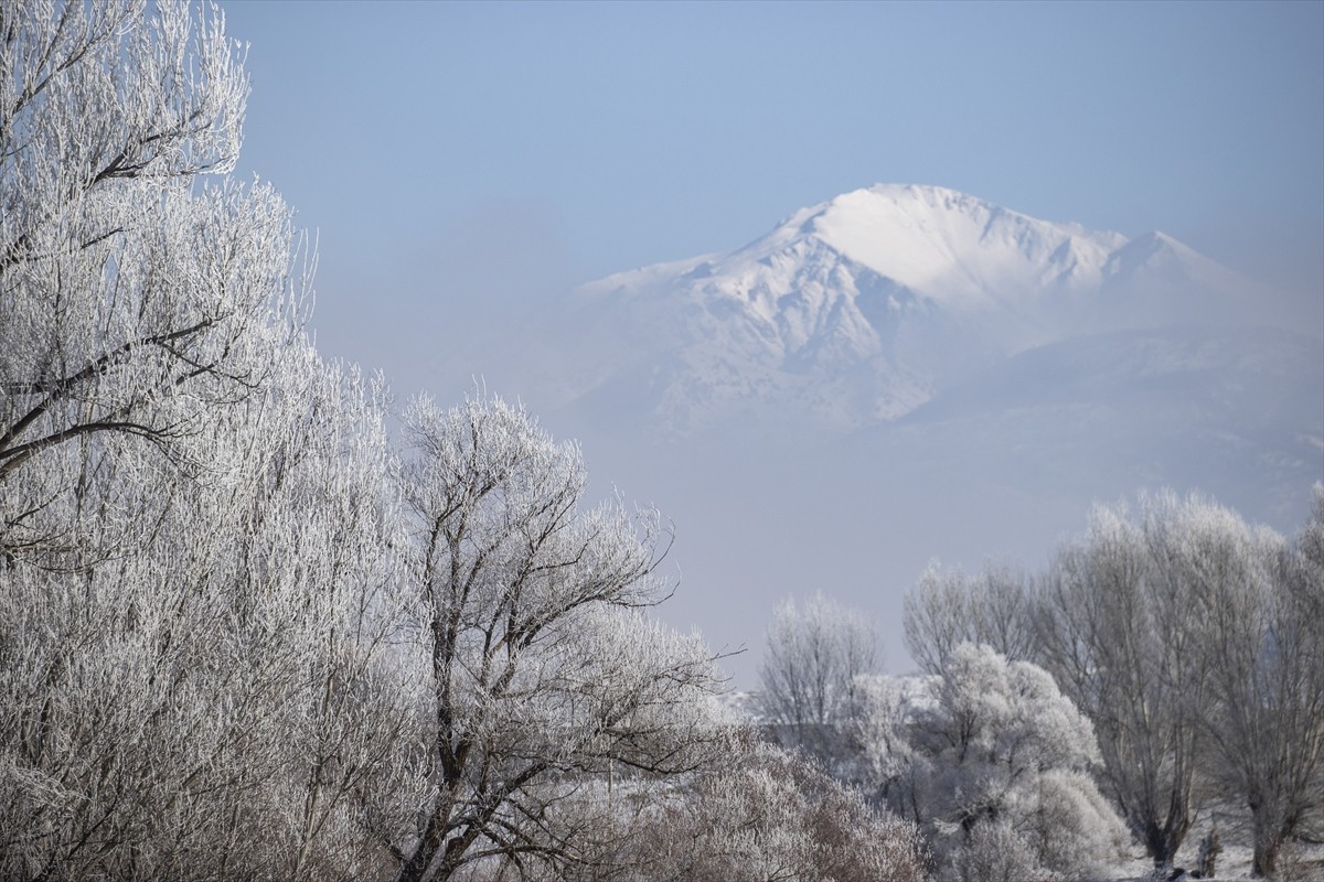 Tunceli'nin Ovacık İlçesinde Kış Manzarası