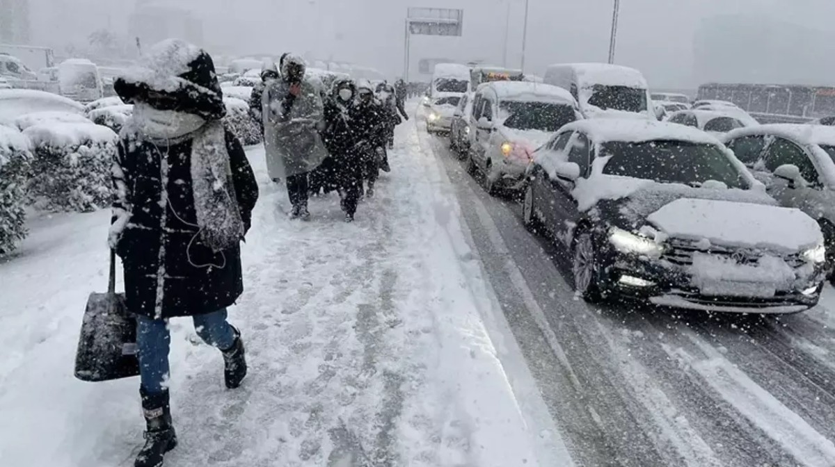 İstanbul Valiliği son dakika duyurdu Cuma günü eğitime 1 günlük kar engeli!