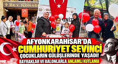 AFYONKARAHİSAR'DA CUMHURİYET SEVİNCİ ÇOCUKLARIN GÜLÜŞLERİNDE YAŞADI! BAYRAKLAR VE BALONLARLA ANLAMLI KUTLAMA