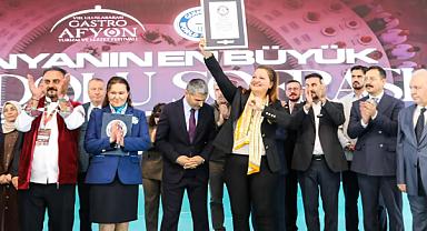 AFYONKARAHİSAR TARİH YAZDI: 247 METRELİK ANADOLU SOFRASIYLA ÜÇÜNCÜ DÜNYA REKORU!