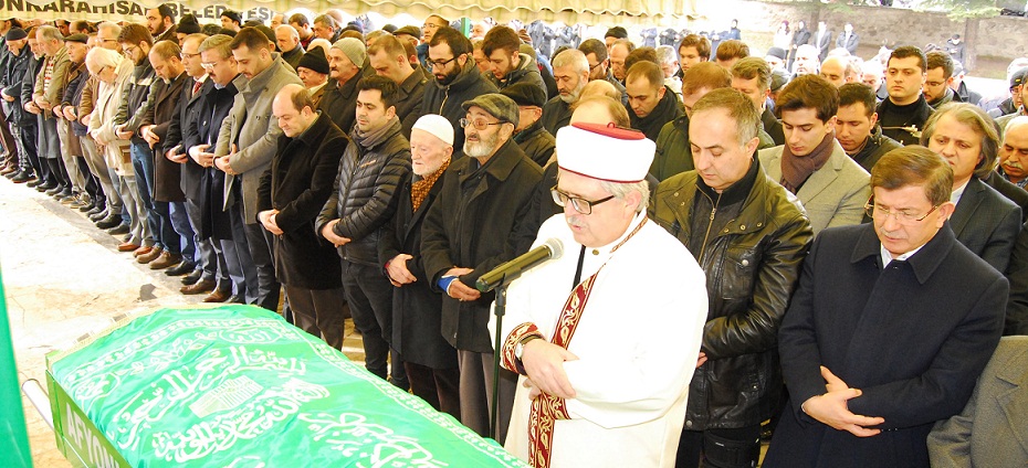 Kundak Ailesinin Cenazesine Ahmet Davutoğlu Ve Eşi Katıldı