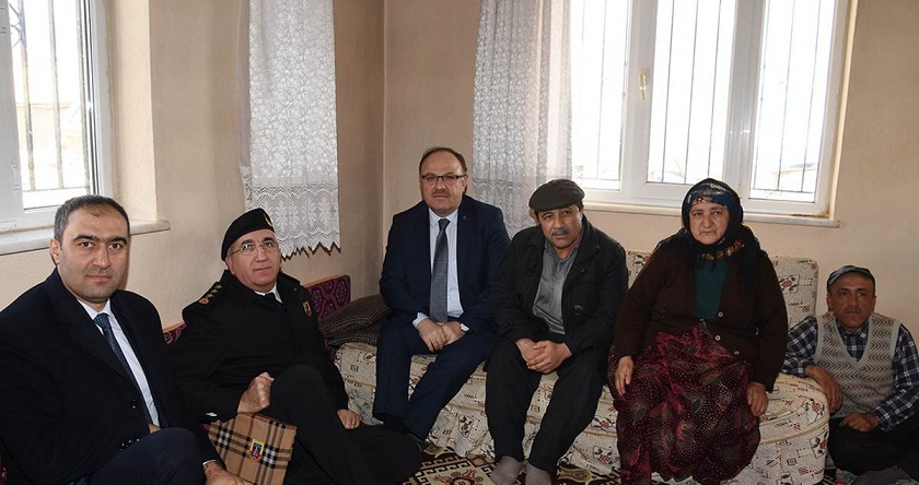 Vali Tutulmaz Bolvadin İlçemizdeki şehit Ailesine Ziyarette Bulundu