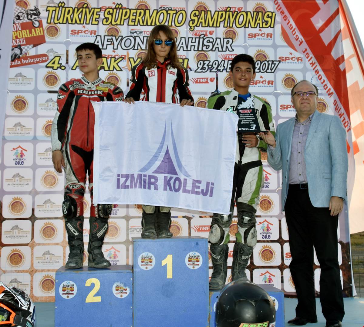 Vali Tutulmaz Türkiye şampiyonların ödüllerini Verdi