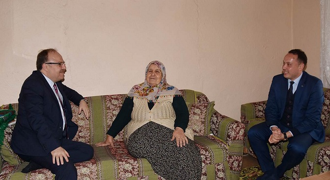 Vali Mustafa Tutulmaz Yaşlılarımızı Evinde Ziyaret Etti
