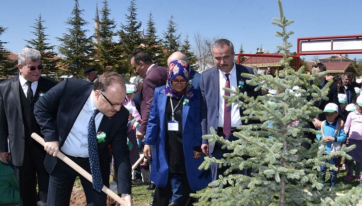 Vali Mustafa Tutulmaz Anıtkaya İlkokulu’nda Fidan Dikti