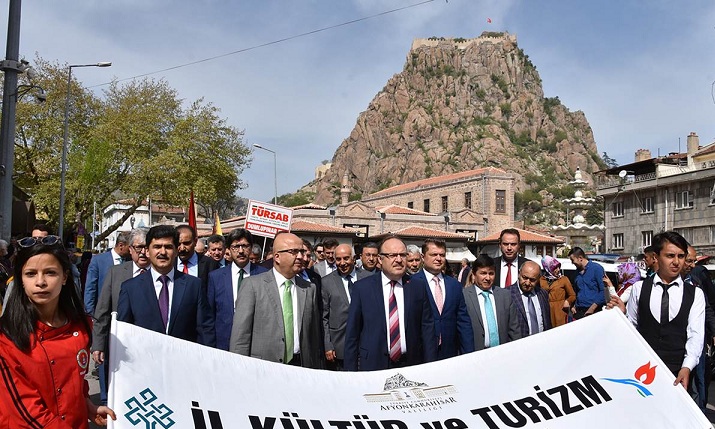 Turizm Haftası Vali Mustafa Tutulmaz’ın Katıldığı Kortej Yürüyüşü İle Başladı