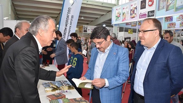 Vali Mustafa Tutulmaz Yazar Prof. Dr. Yasin Aktay’ın Söyleşisine Katıldı