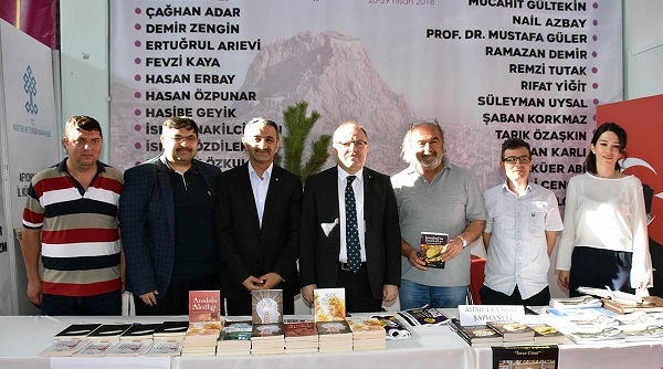 Vali Mustafa Tutulmaz Konuk Yazarları Kitap Fuarı’nda Ziyaret Etti