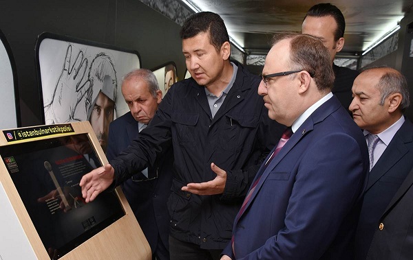 Vali Mustafa Tutulmaz Narkotik Eğitim Tır’ını Ziyaret Etti