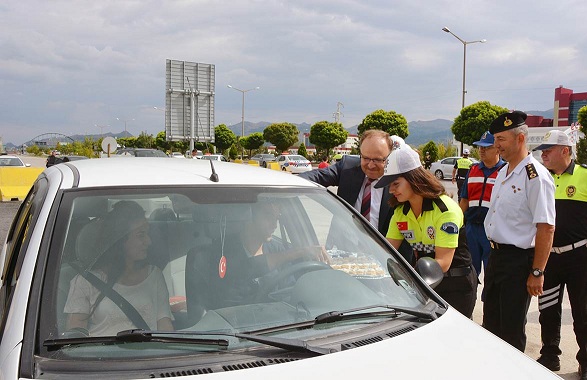 Vali Tutulmaz Yaşam Tüneli Projesi İle Sürücüleri Bilgilendirdi