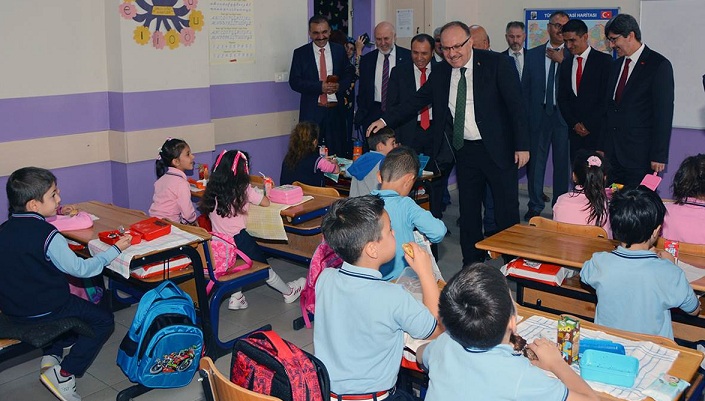 Vali Mustafa Tutulmaz İlk Ders Zili Heyecanına Ortak Oldu