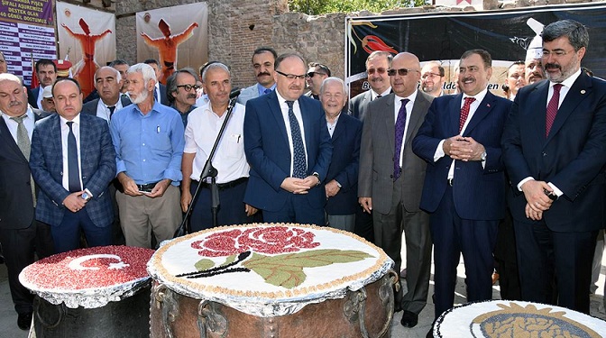 şifalı Aşureler Vatandaşlara İkram Edildi