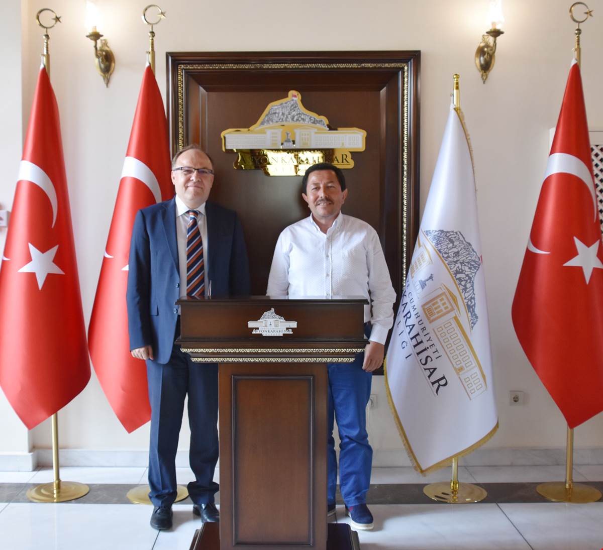 Sakarya Valisi İrfan Balkanlıoğlu Vali Tutulmaz’a Nezaket Ziyaretinde Bulundu.