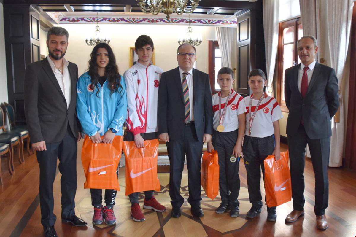 Vali Mustafa Tutulmaz, şampiyonları Makamında Ağırladı.