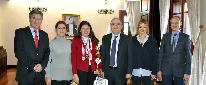 Kübra Saltık Vali Mustafa Tutulmaz'ı Makamında Ziyaret Etti.