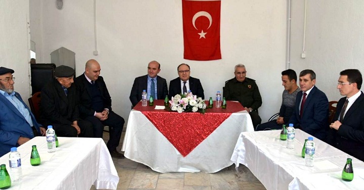 Vali Tutulmaz Afrin Gazisi İle şehit Ailelerini Ziyaret Etti.