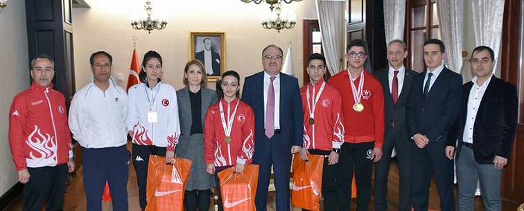 Vali Tutulmaz Afyonkarahisar’ın Gururu Sporcularımızı Kabul Etti