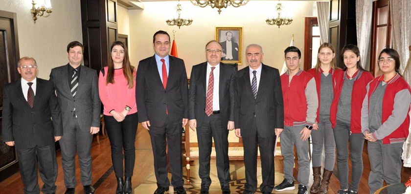 Vali Tutulmaz Osb Rahmiye Sare Palalı Teknik Koleji Yöneticilerini Makamında Kabul Etti.