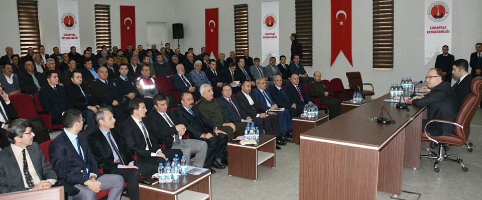 Vali Tutulmaz Sinanpaşa İlçemizde Muhtarlar İle Bir Araya Geldi