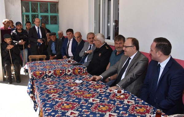 Vali Tutulmaz Köy Ziyaretlerinde Vatandaşları Dinledi