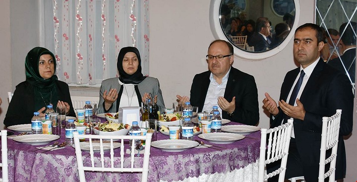 Vali Mustafa Tutulmaz Koruyucu Ailelerimizle İftarda Bir Araya Geldi