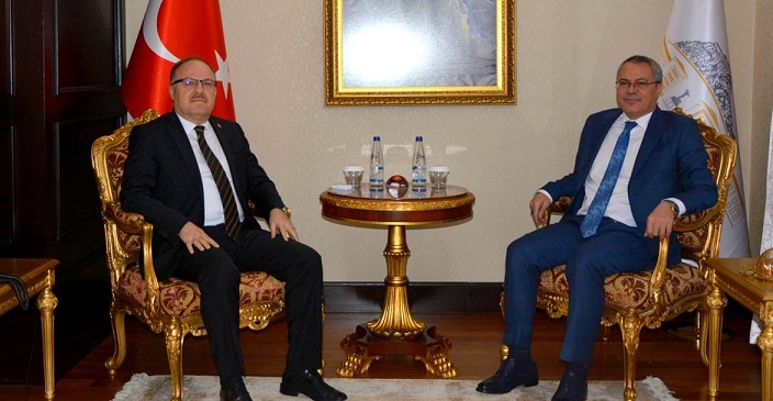 Manisa Valisi Deniz, Vali Tutulmaz’a Nezaket Ziyaretinde Bulundu