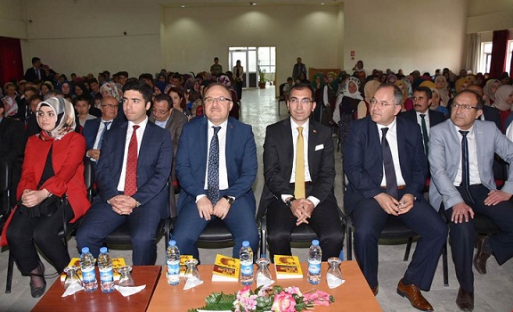 Vali Tutulmaz ‘eğitimde 3 Adım Projesi Yetenek Festivali’ne Katıldı