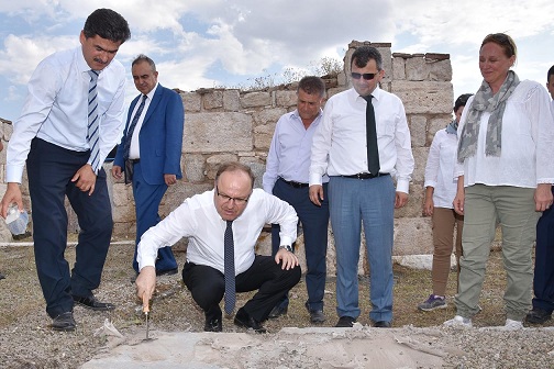 Vali Tutulmaz, Amorium Antik Kenti'nde İncelemelerde Bulundu