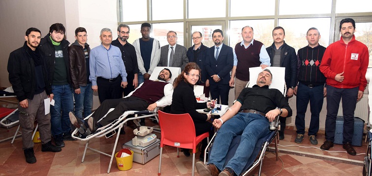 Akü’den Mehmetçik İçin Kan Bağışı