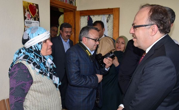 Vali Tutulmaz Sandıklı Ve Dinar İlçesindeki şehit Ailelerini Ziyaret Etti