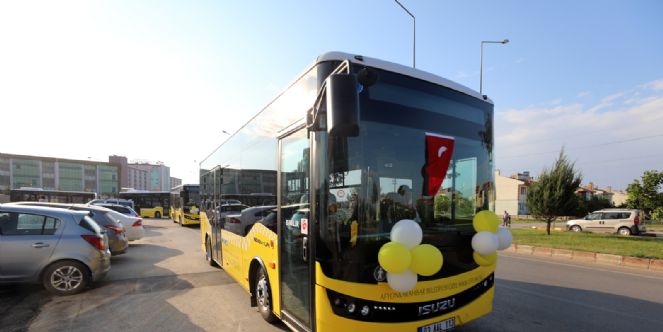 öğretmen Ve öğrencilere Okul Hediyesi