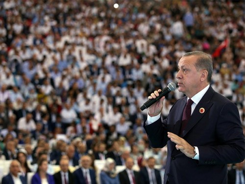 “ak Parti, Türkiye Cumhuriyeti'ni Yaşatmak İçin Gece Gündüz çalışan Bir Partidir”