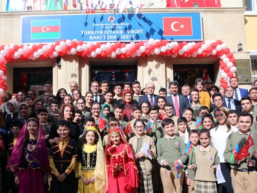 Emine Erdoğan, Yenilenen Bakü Türk Lisesi Açılış Töreni’ne Katıldı