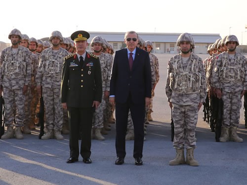 Cumhurbaşkanı Erdoğan, Katar’da Tsk Kara Unsur Komutanlığını Ziyaret Etti