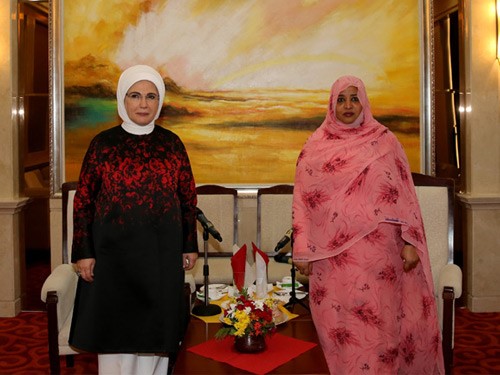 Emine Erdoğan, Sudan Cumhurbaşkanı El Beşir’in Eşi Modawi İle Bir Araya Geldi