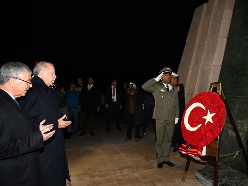Cumhurbaşkanı Erdoğan, Tunus’ta şehitler Anıtı’nı Ziyaret Etti