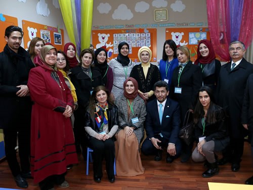 Emine Erdoğan, Tunus’ta Uluslararası Maarif Okulu'nu Ziyaret Etti