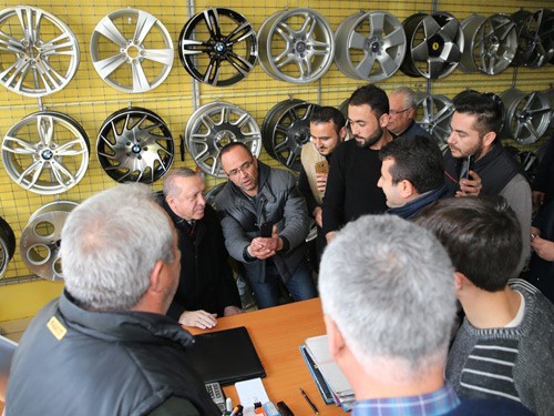 Cumhurbaşkanı Erdoğan, Oto Lastikçi Esnafını Ziyaret Etti