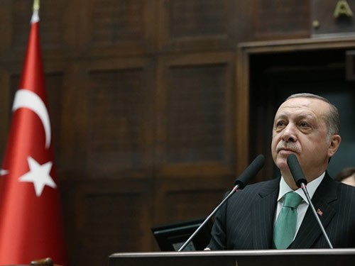 “gölgesinde Doğduğumuz Bayrağın Altında ölmek, Bizim İçin şereflerin En Büyüğüdür”