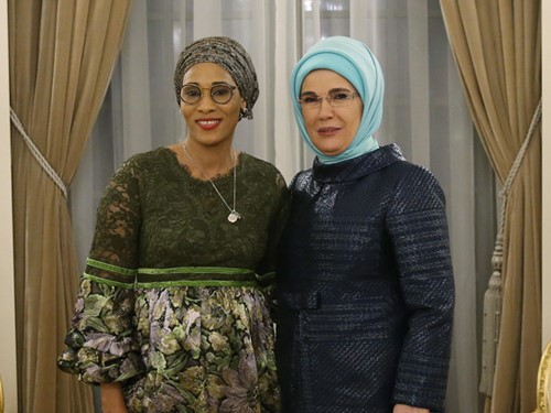 Emine Erdoğan, Gambiya Cumhurbaşkanının Eşi Fatoumatta Bah Barrow İle Görüştü