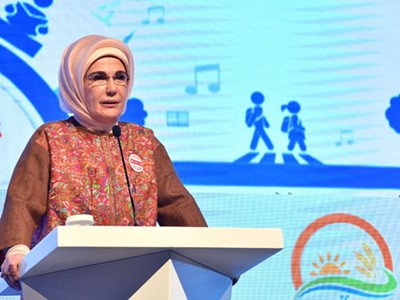 Emine Erdoğan: “çocuğun Eline, En çok Kalem, Defter, Kitap Yakışır”